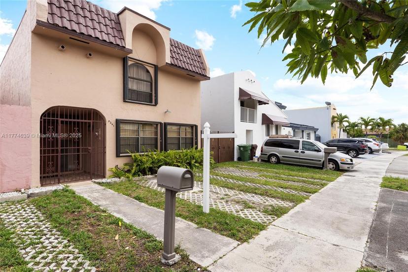 Picture of 4241 W 10Th Ct, Hialeah FL 33012