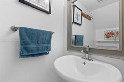 Picture of 105 Riviera Cir, Weston, FL 33326
