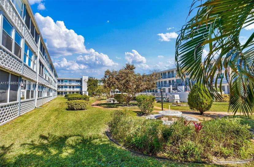 Picture of 15610 NE 6Th Ave # 32C, Miami FL 33162