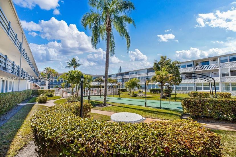Picture of 15610 NE 6Th Ave # 32C, Miami FL 33162