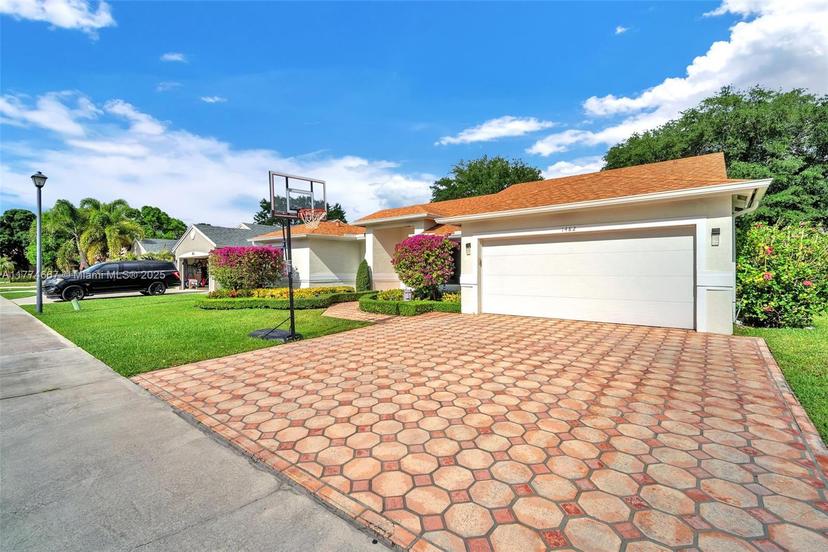 Picture of 1482 SW 97Th Ln, Davie FL 33324