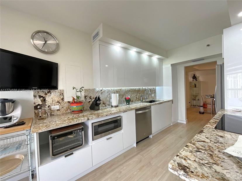 Picture of 20191 E Country Club Dr # 1903, Aventura FL 33180