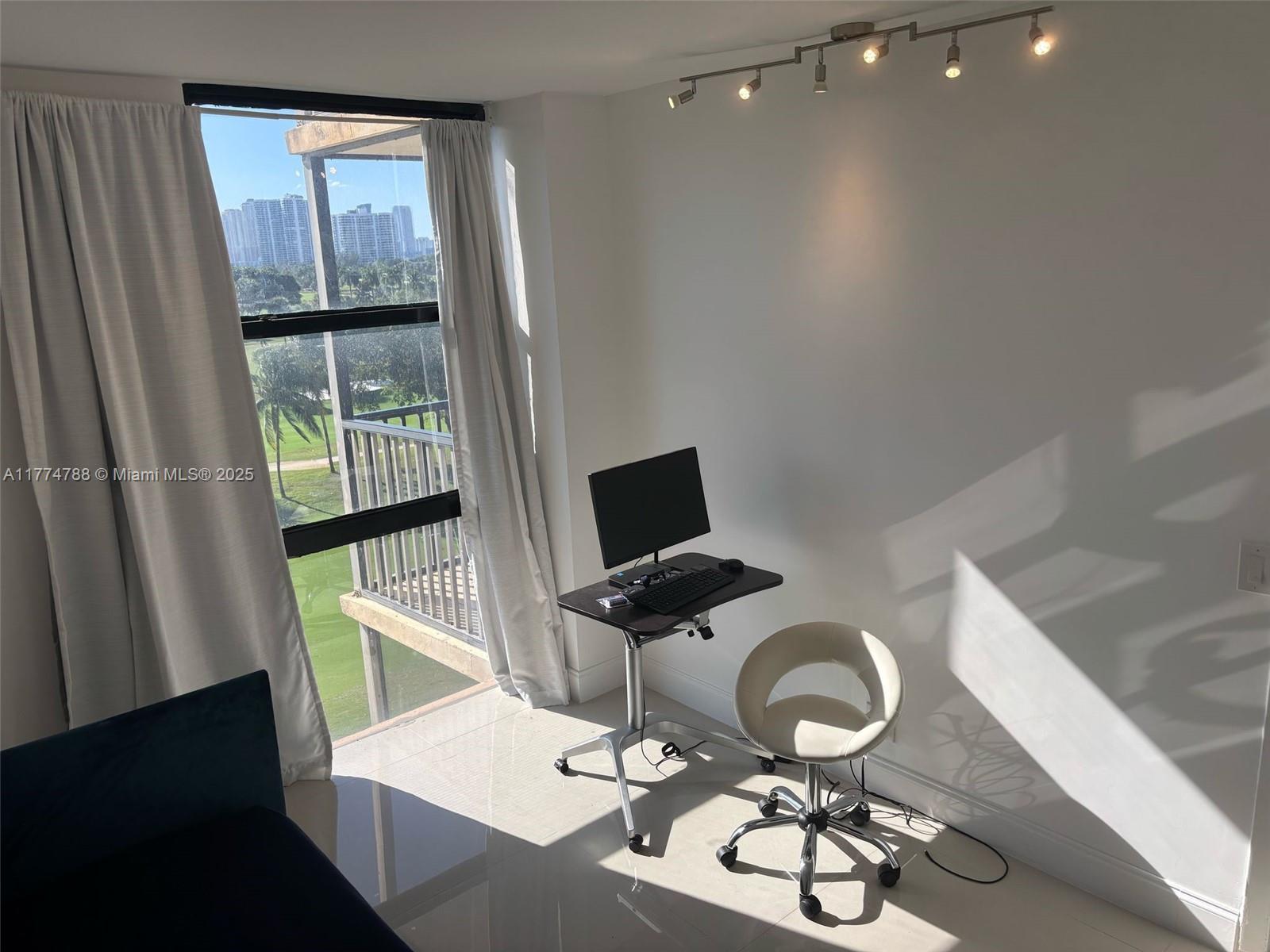Picture of 20335 W Country Club Dr # 608, Aventura, FL 33180