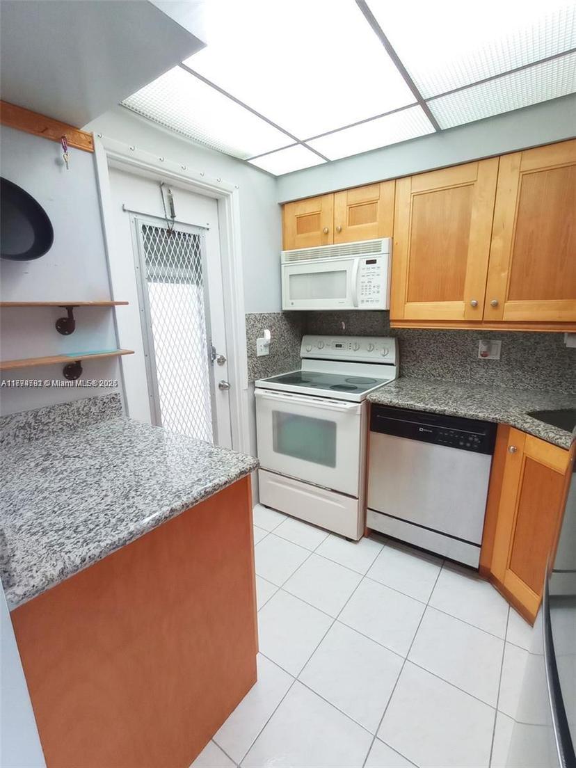 Picture of 2141 NE 42Nd Ct # 99, Lighthouse Point FL 33064
