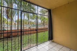Picture of 8775 Park Blvd # 111, Miami, FL 33172
