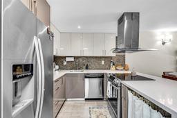 Picture of 20367 W Country Club Dr # L25, Aventura, FL 33180