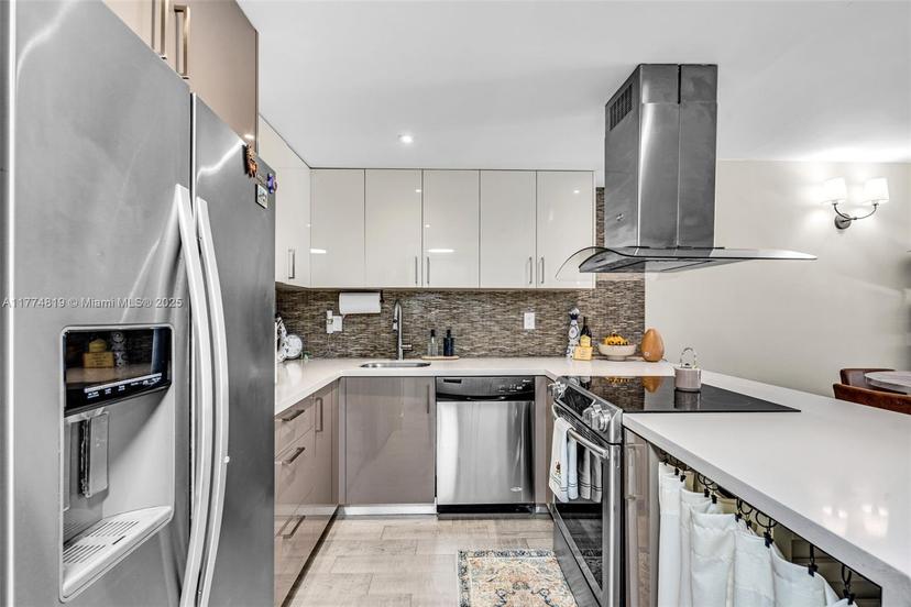 Picture of 20367 W Country Club Dr # L25, Aventura FL 33180