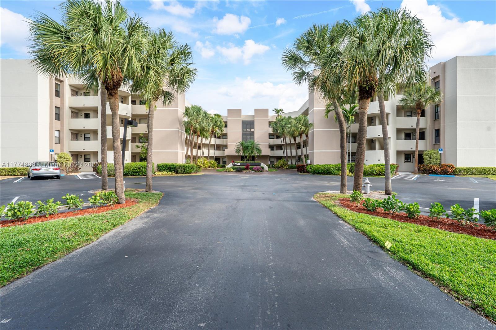 Picture of 5750 Camino Del Sol # 103, Boca Raton, FL 33433