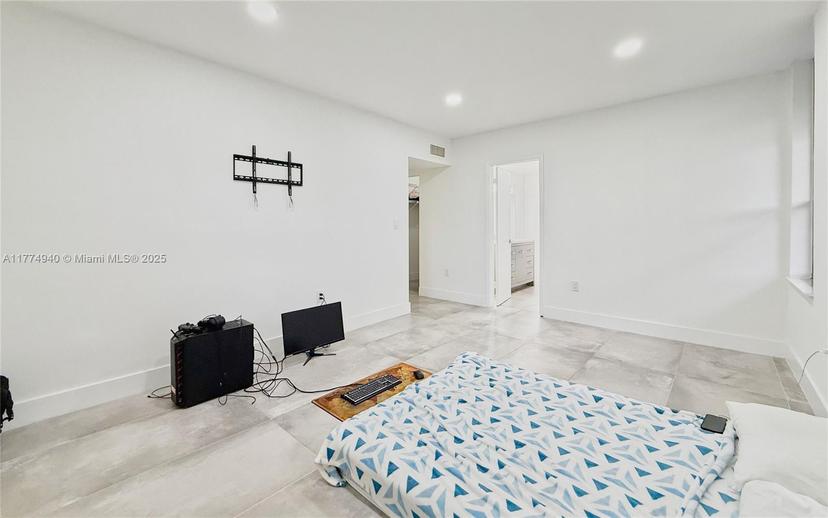 Picture of 800 NE 199Th St # 201D, Miami FL 33179