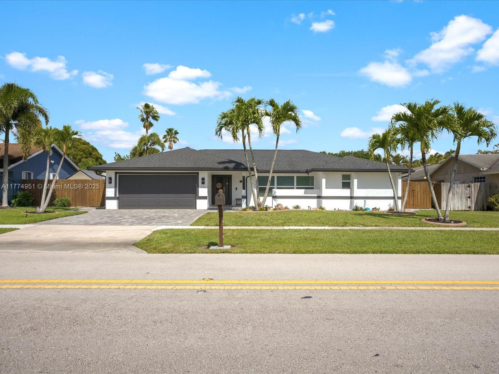 Picture of 12137 Stratford St, Wellington, FL 33414