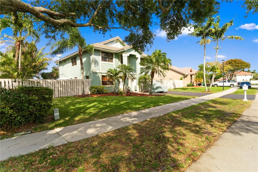 Picture of 14201 Summersville Pl, Davie FL 33325