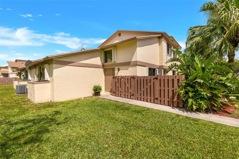 Picture of 2975 NW 106Th Ave # 1, Sunrise FL 33322