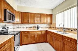 Picture of 450 NE 158Th St, Miami, FL 33162