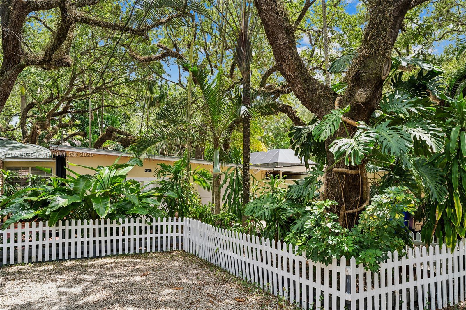 Picture of 4160 Lybyer Ave, Miami, FL 33133