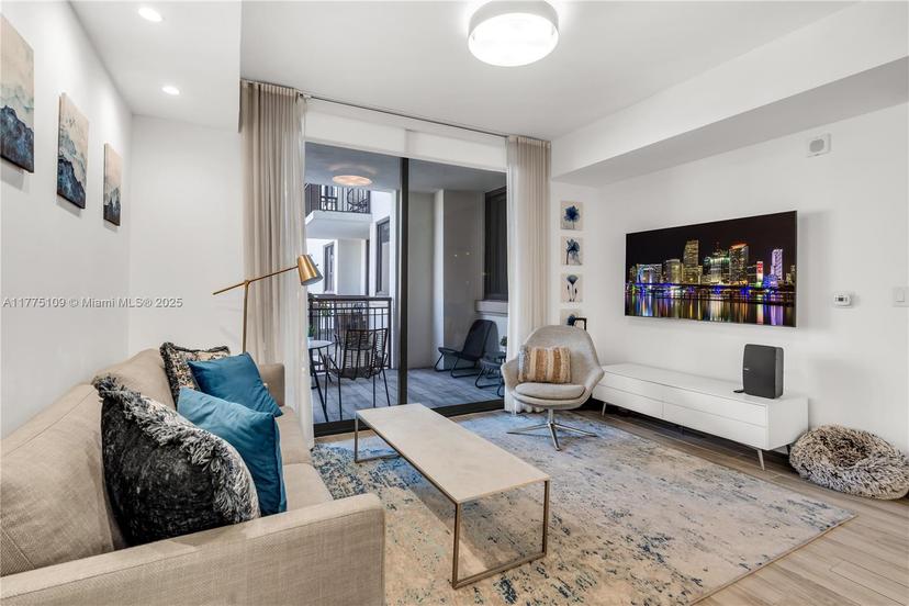 Picture of 999 SW 1St Ave # 1516, Miami FL 33130