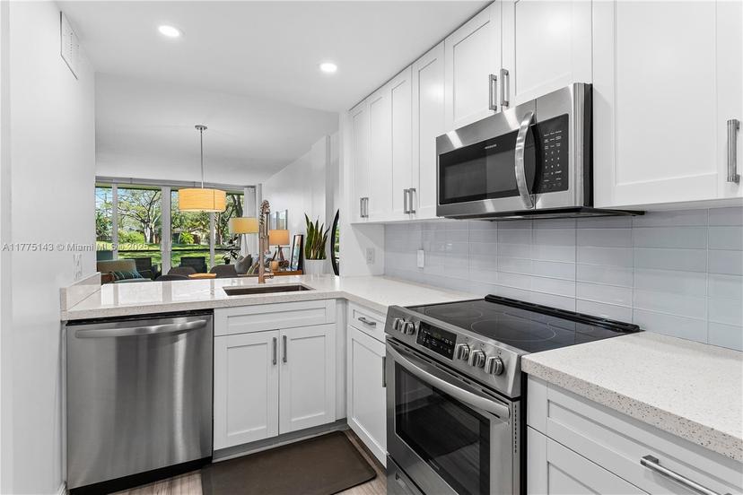 Picture of 121 Royal Park Dr # 1E, Oakland Park FL 33309