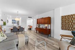 Picture of 121 Royal Park Dr # 1E, Oakland Park, FL 33309