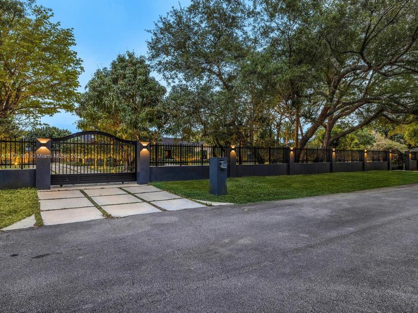Picture of 12121 SW 95Th Ave, Miami FL 33176