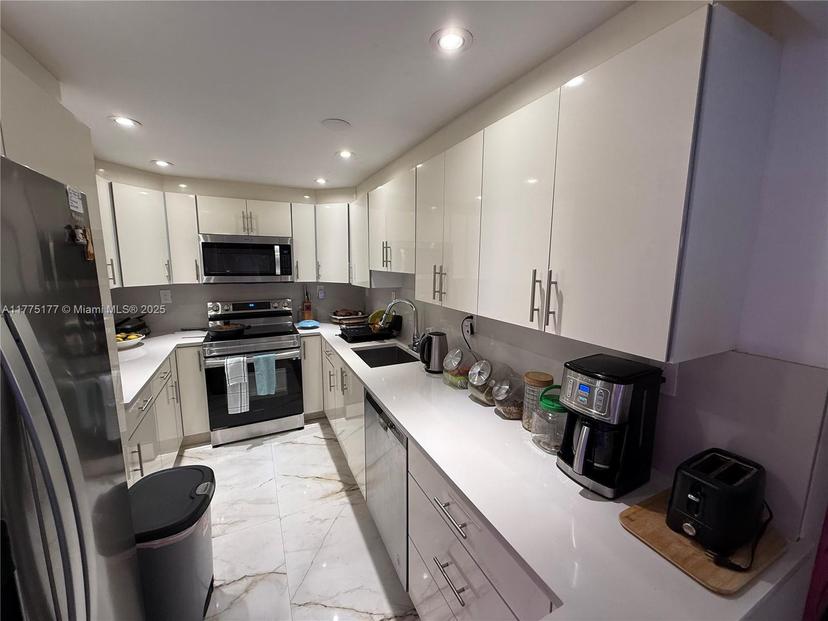 Picture of 5401 Collins Ave # 1016, Miami Beach FL 33140