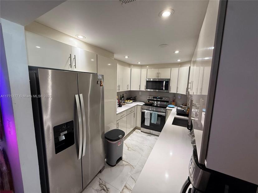 Picture of 5401 Collins Ave # 1016, Miami Beach FL 33140