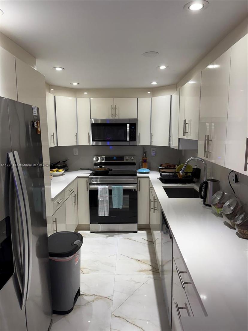 Picture of 5401 Collins Ave # 1016, Miami Beach FL 33140