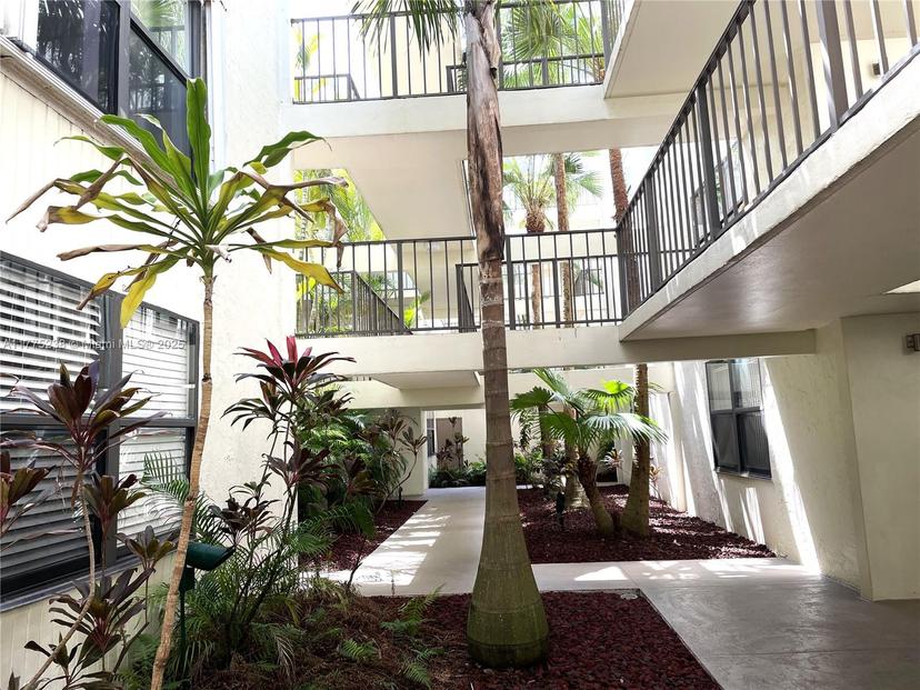 Picture of 20401 NE 30Th Ave # 8, Aventura FL 33180