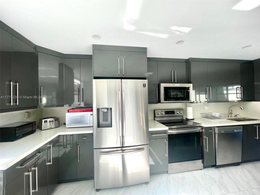 Picture of 20401 NE 30Th Ave # 8, Aventura FL 33180