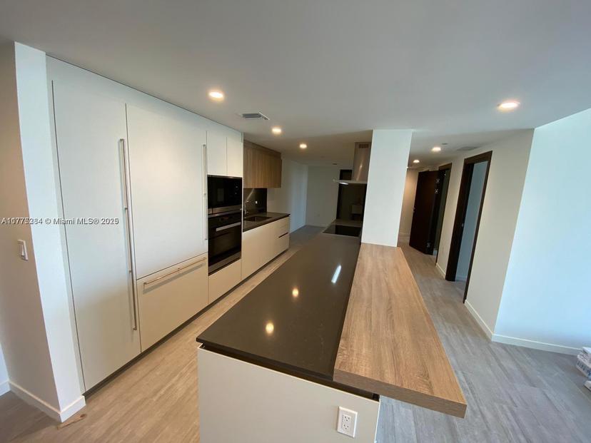 Picture of 1000 Brickell Plz # 4706, Miami FL 33131