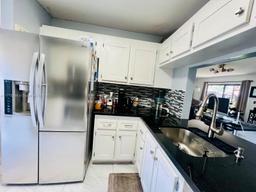 Picture of 225 Lakeside Cir, Sunrise, FL 33326