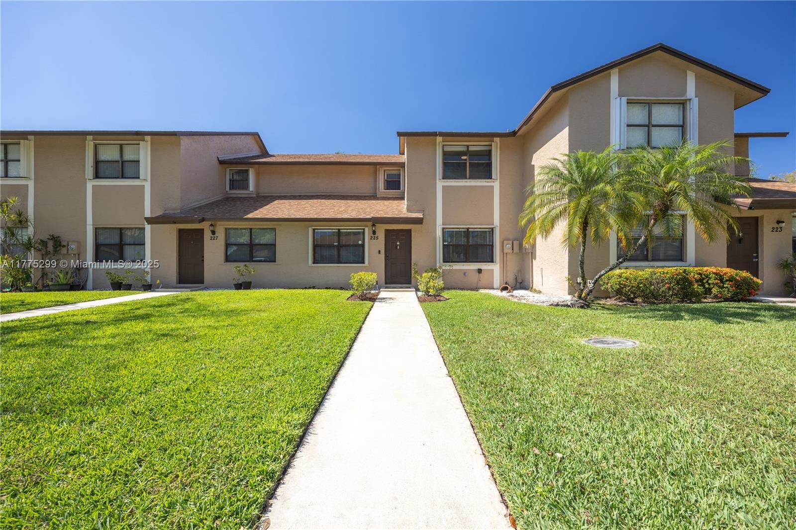 Picture of 225 Lakeside Cir, Sunrise, FL 33326