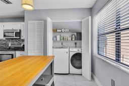Picture of 225 Lakeside Cir, Sunrise, FL 33326