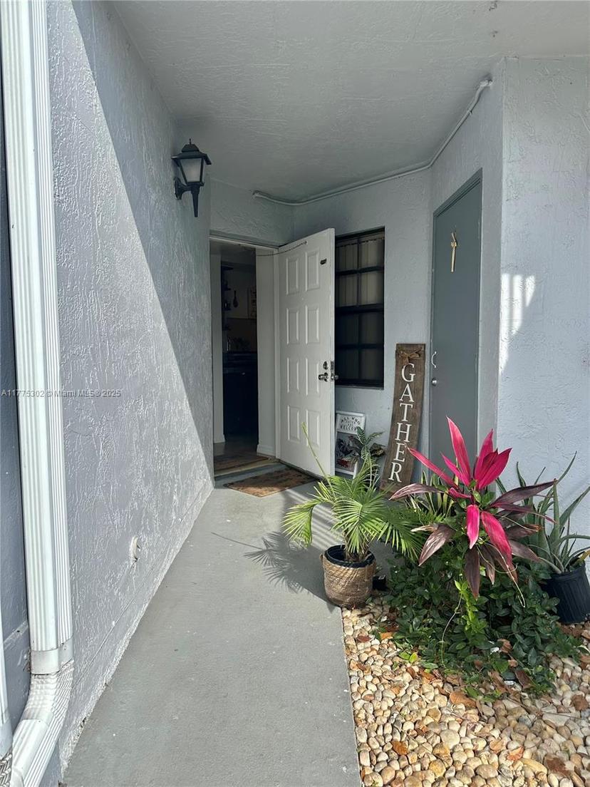 Picture of 1211 S Independence Dr # G, Homestead FL 33034