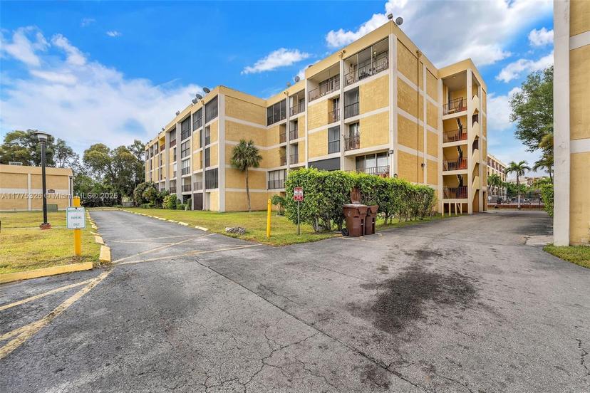 Picture of 9210 Fontainebleau Blvd # 207, Miami FL 33172