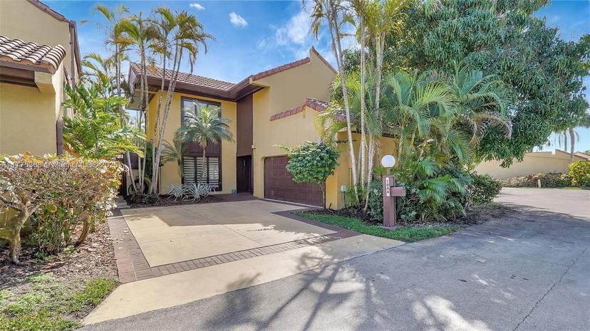 Picture of 1066 NE 203Rd Ln, Miami FL 33179