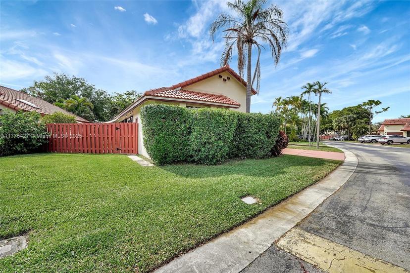 Picture of 270 SW 113Th Ter, Pembroke Pines FL 33025