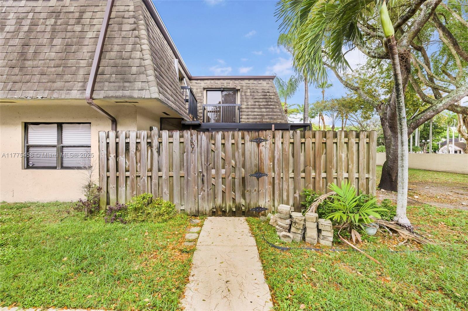 Picture of 14285 SW 94Th Cir Ln # 25, Miami, FL 33186