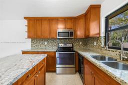 Picture of 14285 SW 94Th Cir Ln # 25, Miami, FL 33186