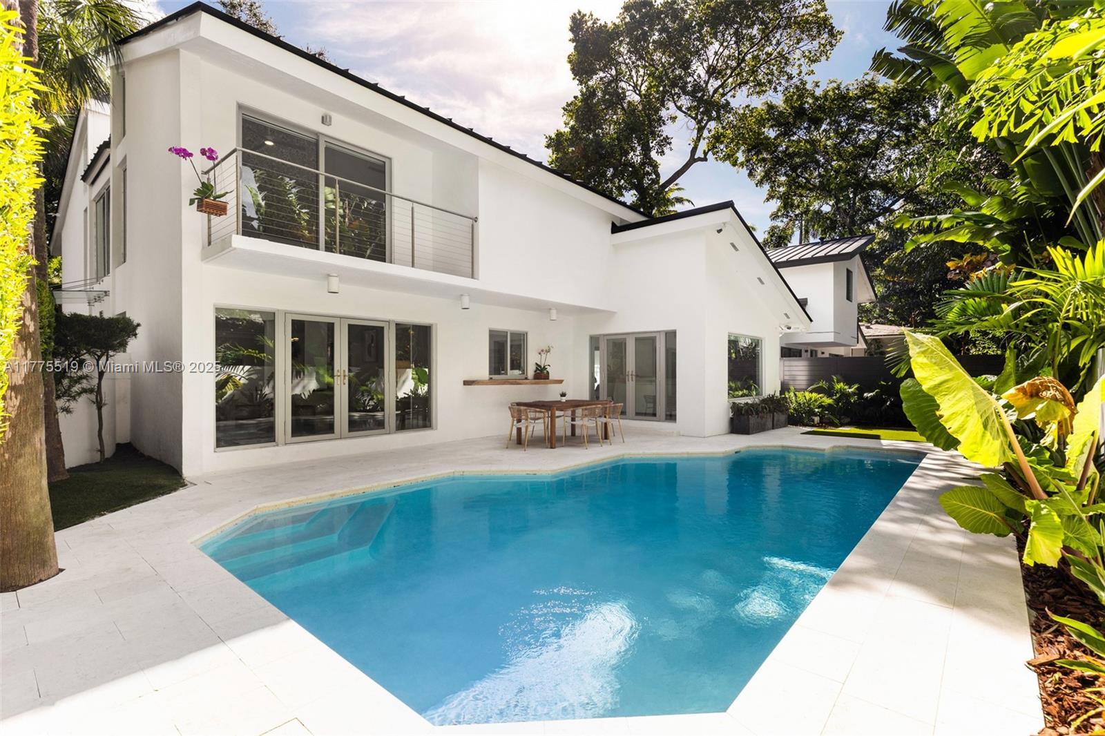 Picture of 2800 Crystal Ct, Coconut Grove, FL 33133