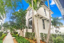 Picture of 8264 NW 48Th Ter, Doral, FL 33166