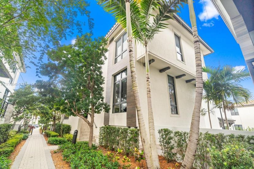 Picture of 8264 NW 48Th Ter, Doral FL 33166