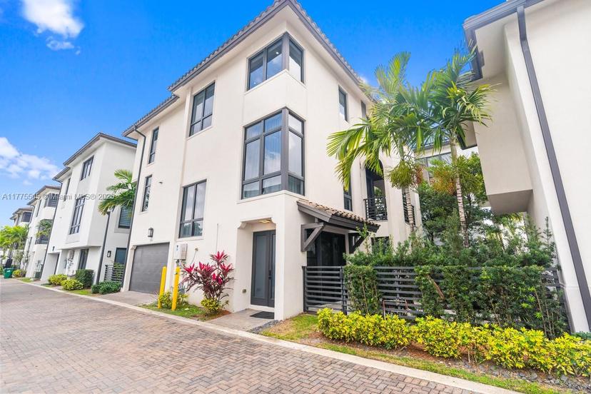 Picture of 8264 NW 48Th Ter, Doral FL 33166