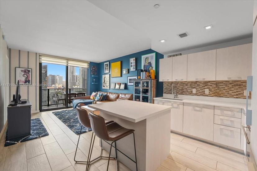 Picture of 45 SW 9Th St # 1510, Miami FL 33130