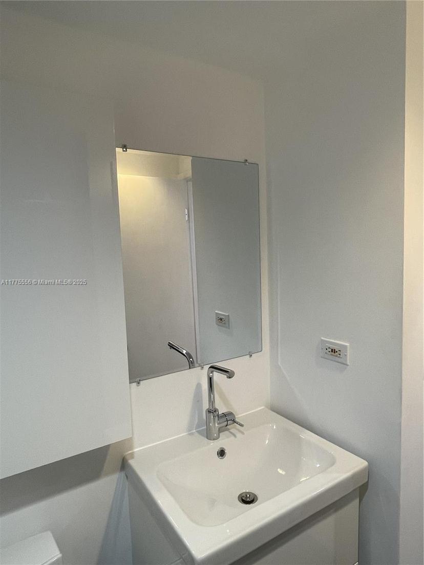 Picture of 2801 Florida Ave # 405, Miami FL 33133