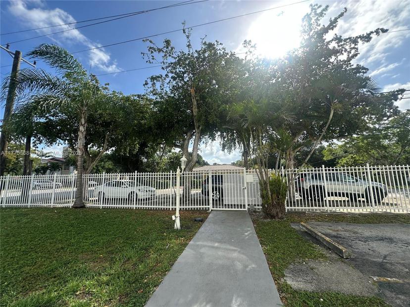 Picture of 12890 NE 8Th Ave # 101, North Miami FL 33161