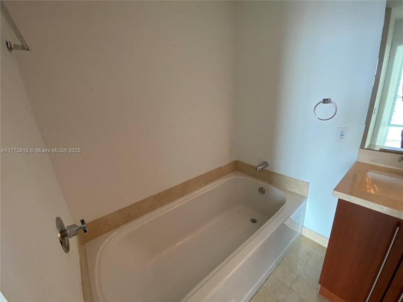 Picture of 79 SW 12 St, Miami FL 33130