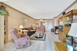 Picture of 4001 Hillcrest Dr # 509, Hollywood, FL 33021
