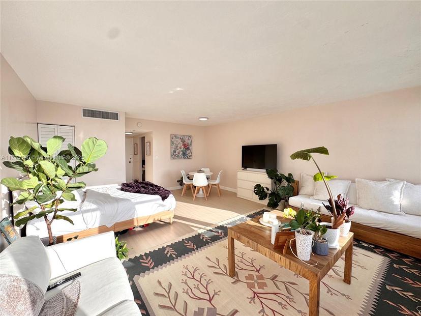 Picture of 2899 Collins Ave # 550, Miami Beach FL 33140