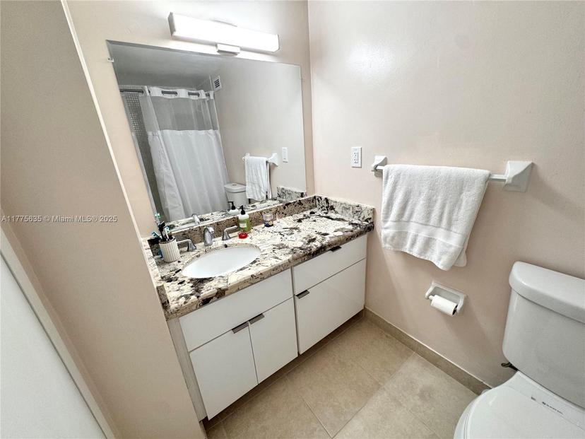 Picture of 2899 Collins Ave # 550, Miami Beach FL 33140