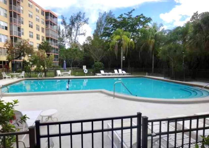 Picture of 17890 W Dixie Highway # 714, North Miami Beach FL 33160