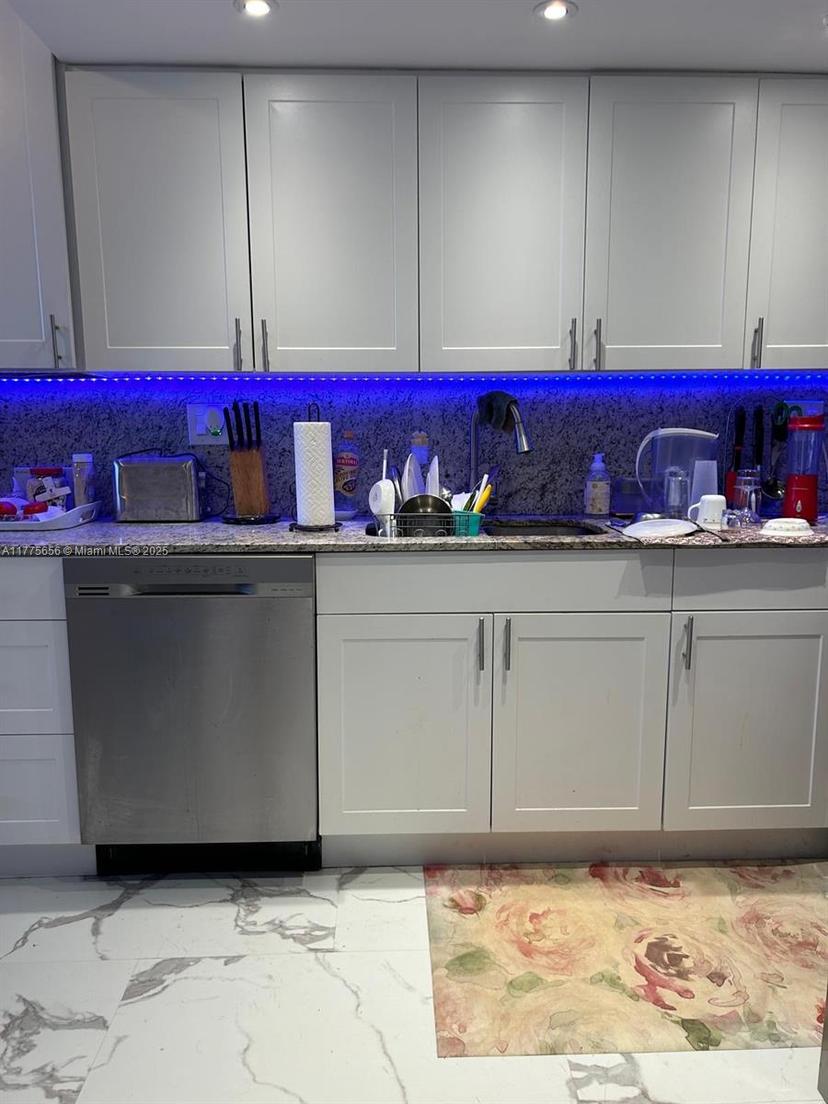 Picture of 17890 W Dixie Highway # 714, North Miami Beach FL 33160